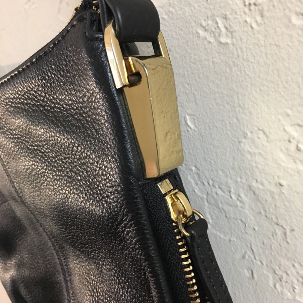 Vince Camuto Leather Crossbody Shoulder Bag Black Expandable Gold Zipper Detail - Picture 5 of 15